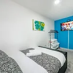 *2a* Ground Floor House Setup For Your Amazing & Relaxed + Free Parking + Free Fast Wifi Holiday home *