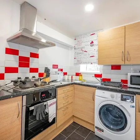 *2a* Ground Floor House Setup For Your Amazing & Relaxed + Free Parking + Free Fast Wifi 別荘 *