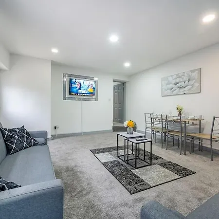 *2a* Ground Floor House Setup For Your Amazing & Relaxed + Free Parking + Free Fast Wifi Holiday home Leeds (West Yorkshire)