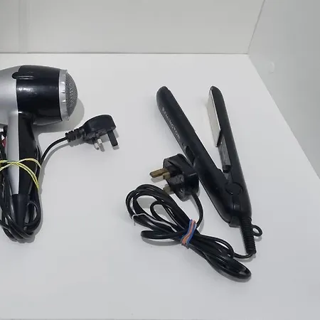 *2a* Ground Floor House Setup For Your Amazing & Relaxed + Free Parking + Free Fast Wifi 別荘