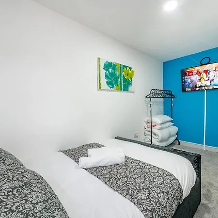 *2a* Ground Floor House Setup For Your Amazing & Relaxed + Free Parking + Free Fast Wifi 別荘 *