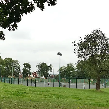 *2a* Ground Floor House Setup For Your Amazing & Relaxed + Free Parking + Free Fast Wifi Holiday home Leeds (West Yorkshire)