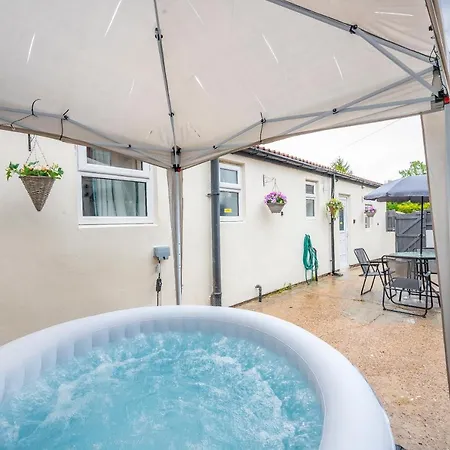 *2a* Ground Floor House Setup For Your Amazing & Relaxed + Free Parking + Free Fast Wifi Holiday home