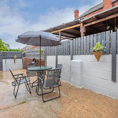 Holiday home *2a* Ground Floor House Setup For Your Amazing & Relaxed + Free Parking + Free Fast Wifi Leeds (West Yorkshire)