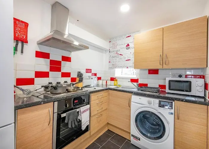 *2a* Ground Floor House Setup For Your Amazing & Relaxed + Free Parking + Free Fast Wifi Holiday home *