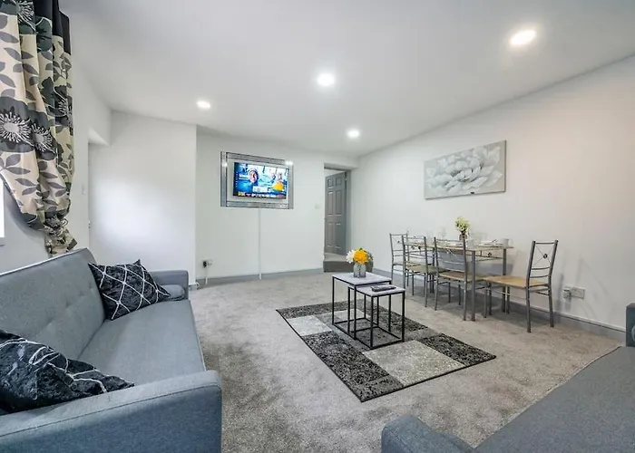 *2a* Ground Floor House Setup For Your Amazing & Relaxed + Free Parking + Free Fast Wifi בית נופש לידס