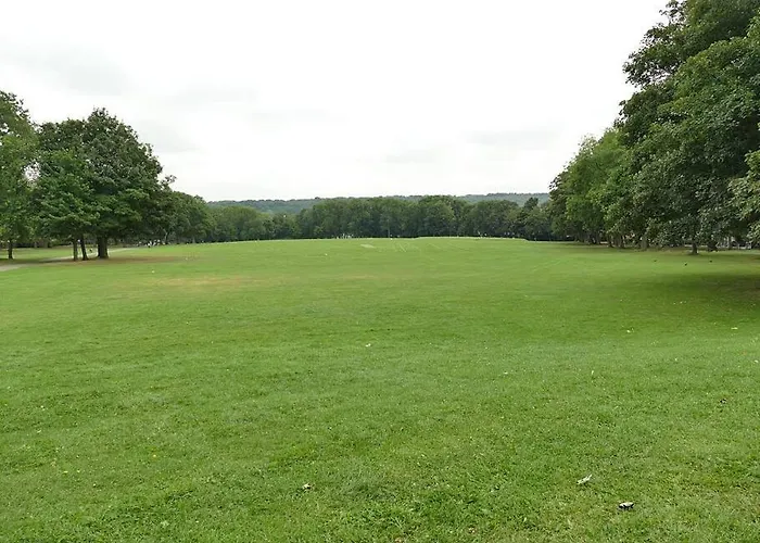 *2a* Ground Floor House Setup For Your Amazing & Relaxed + Free Parking + Free Fast Wifi לידס