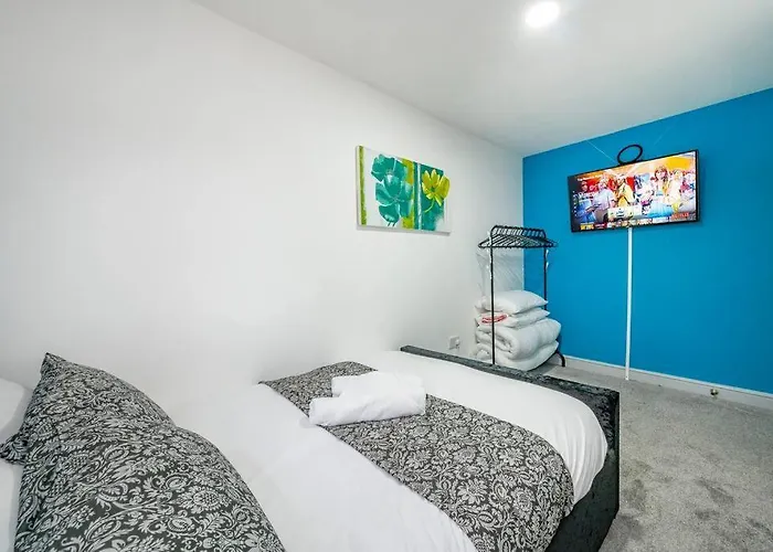 *2a* Ground Floor House Setup For Your Amazing & Relaxed + Free Parking + Free Fast Wifi Hébergement de vacances *